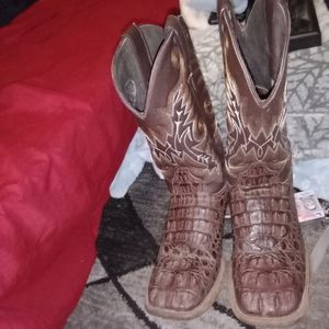 Revolution boots size 6 men